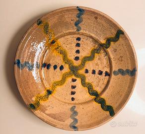 Piatto antico in terracotta