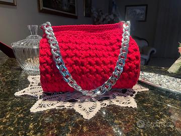 Borsa bauletto ad uncinetto