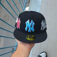 Berretto new era x supreme