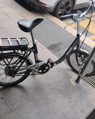 Bicicletta pieghevole a pedalata assistita