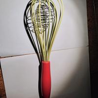 Frusta da cucina rossa e gialla 2 in 1 rompigrumi