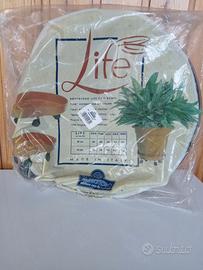 Sotto vaso Life marrone nuovo con rotelle .