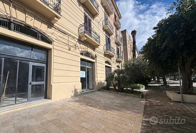 Viale della Vittoria due vetrine