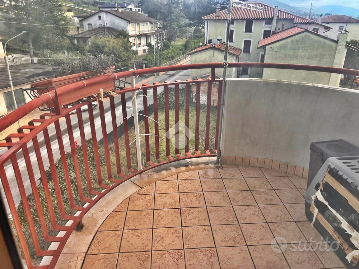 4 LOCALI A GUALDO TADINO - Altro
