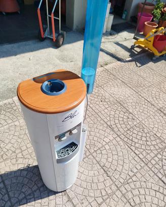 distributore acqua 220 volt