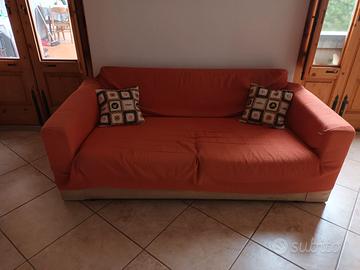 Divano e materasso matrimoniale