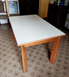 Tavolo da cucina 