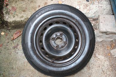 pneumatici estivi Hankook 165/70R14 con cerchi