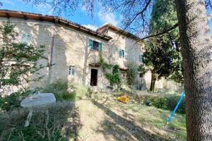 Rustico / Casale di 600 m² con più di 5 locali a C