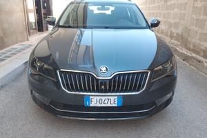 Skoda Superb 2.0 TDI DSG Wagon Style