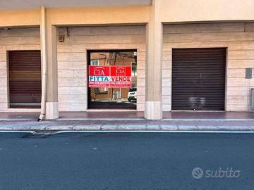 Locale 126 mq- n°2 vetrine