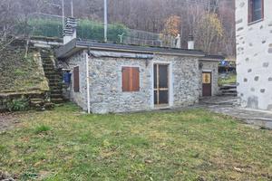 Valtellina splendida casettina singola in sasso