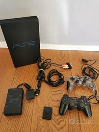 Set Playstation 2 con borsa da viaggio e giochi