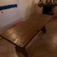 Tavolo e panche in legno