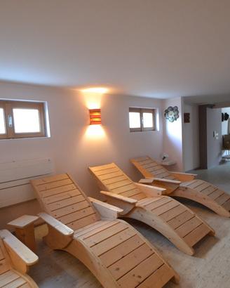 lettini in legno per sauna o giardino