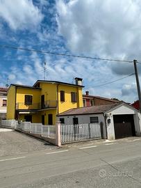 Casetta indipendente con garage e cortile privato