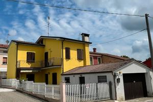 Casetta indipendente con garage e cortile privato