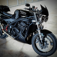 Triumph 955i black edition