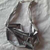 collana color argento leggera