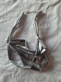 collana color argento leggera