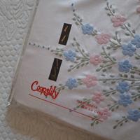 Copriletto misto seta ricamato a mano  nuovo 