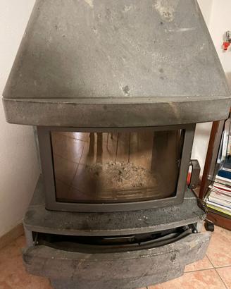 Stufa a legna/Caminetto Contura 470