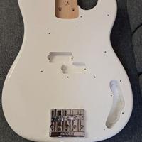 Corpo basso Precision artic white con ponte Fender