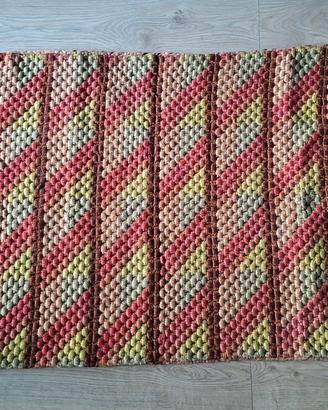 Tappeto in lana anni 30 ricamato a mano