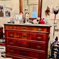 Cassettone in legno e ripiano di marmo