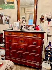 Cassettone in legno e ripiano di marmo