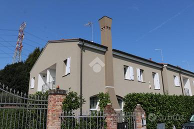 VILLA A SCHIERA A SPINEA