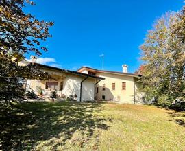 Ampia villa signorile con parco privato e comfort