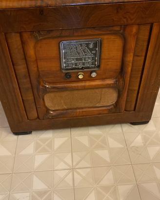 Mobile radio d’epoca