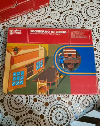 Soggiorno in legno per bambole anni 70