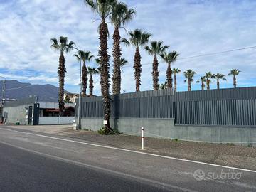 PIAZZALE DI 9.500 MQ CON CAPANNONE DI 300 MQ