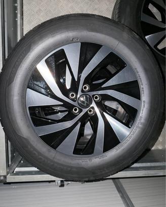 4 cerchi e 4 gomme originali Volkswagen Tiguan