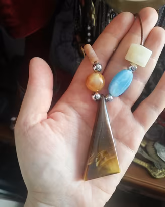 Collana estiva con pietre in resina 