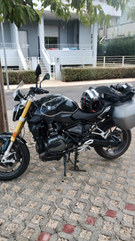 R1200R BLACK EDITION serie limitata