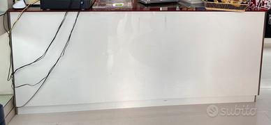 Bancone con cassetti