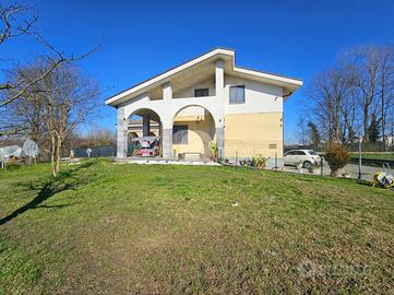 VILLA A SCHIERA D'ANGOLO A TORRAZZA PIEMONTE