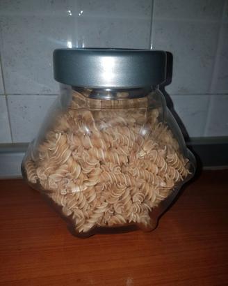 Barattoli e cucchiaini