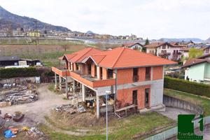 PORZIONE DI COMPLESSO ARTIGIANALE AL GREZZO