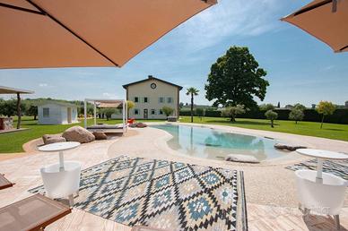 Villa di 685 m² con più di 5 locali a Lazise