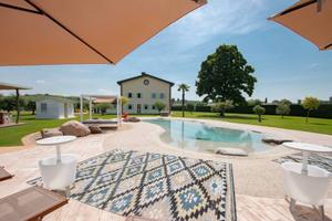Villa di 685 m² con più di 5 locali a Lazise