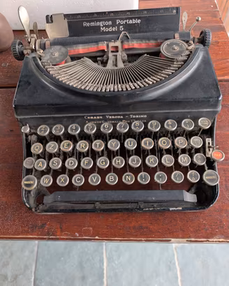 Antica macchina da scrivere Remington 5