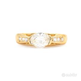 Anello in oro giallo con diamante ovale Ct 1