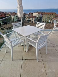 10 Tavoli e 40 Sedie