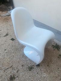 Sedia design bianco lucido