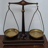 Bilancia legno e ottone