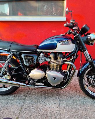 Triumph Bonneville SE